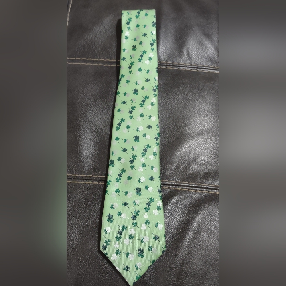 Kiss ties shamrock mens neck tie